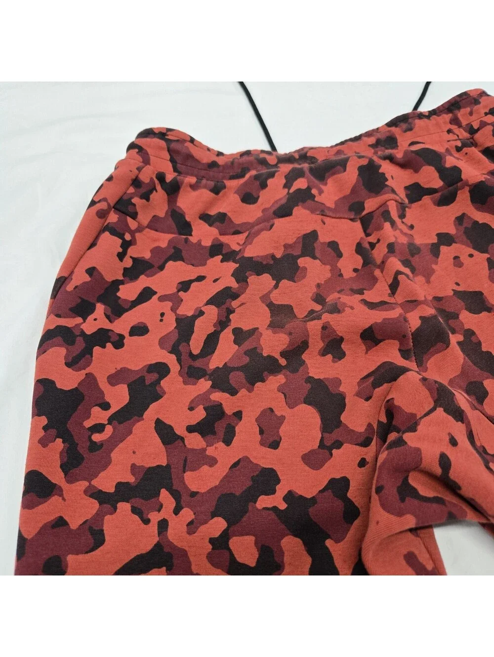 Size MEDIUM Nike Sportswear Tech Fleece Camo Jogger Pants Red Black CJ5981-603